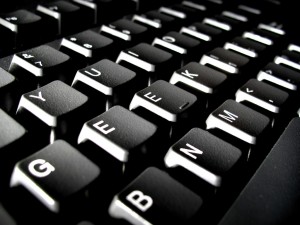 Verzweifelt man über den Text, kann die Tastatur schon durchaus bedrohlich wirken. Bild: Solo / Flickr.com
